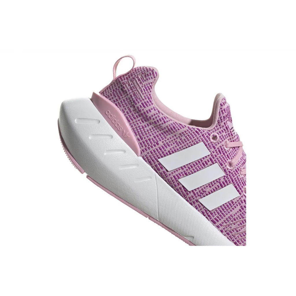 ADIDAS (SWIFT RUN 22
