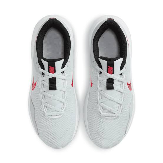 NIKE MEN'S LEGEND ESSENTIAL 3 WALKING SHOES