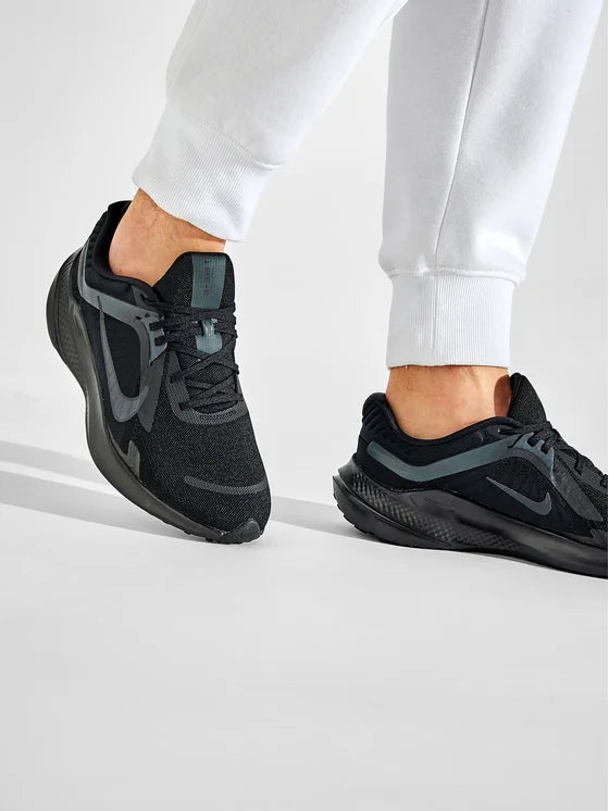 NIKE QUEST 5