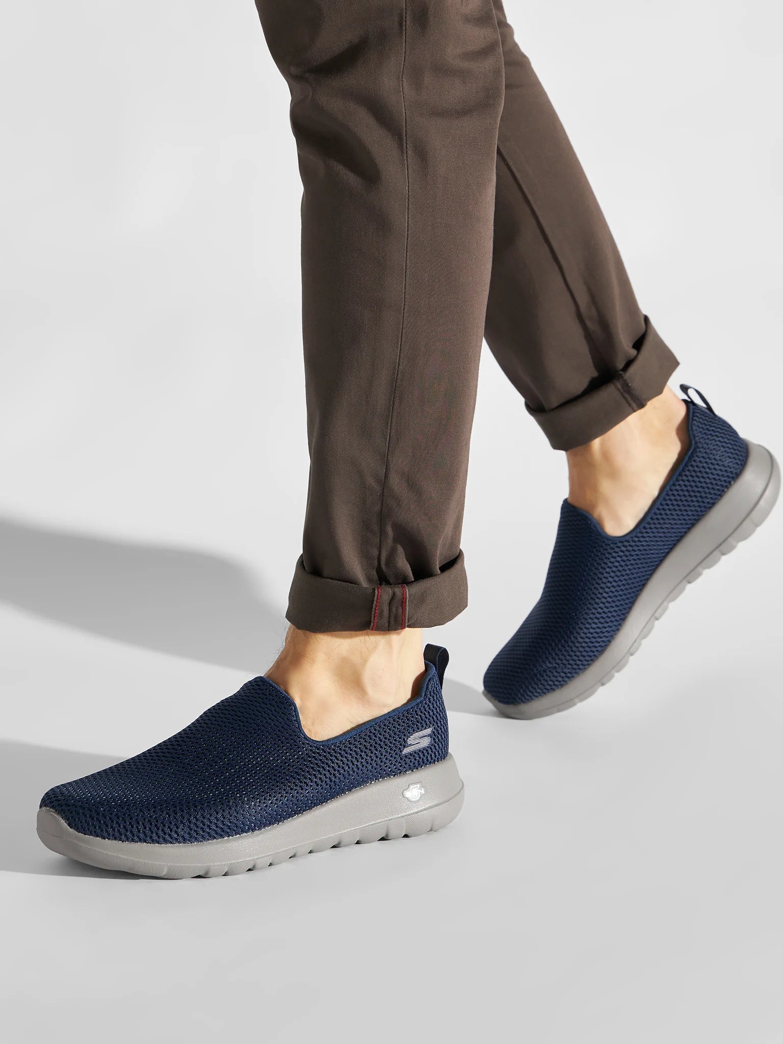 SKECHERS حذاء المشي جو ووك ماكس أثليتيك إير مش سهل الارتداء